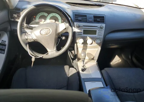 2011 Toyota Camry Base z USA, uszkodzony, nr VIN 4T1BF3EK0BU761413